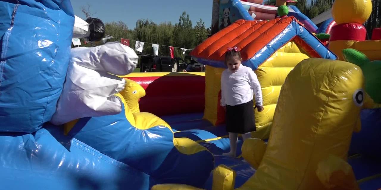Cumhuriyet coşkusu Manisa'da çocuklarla şenlendi