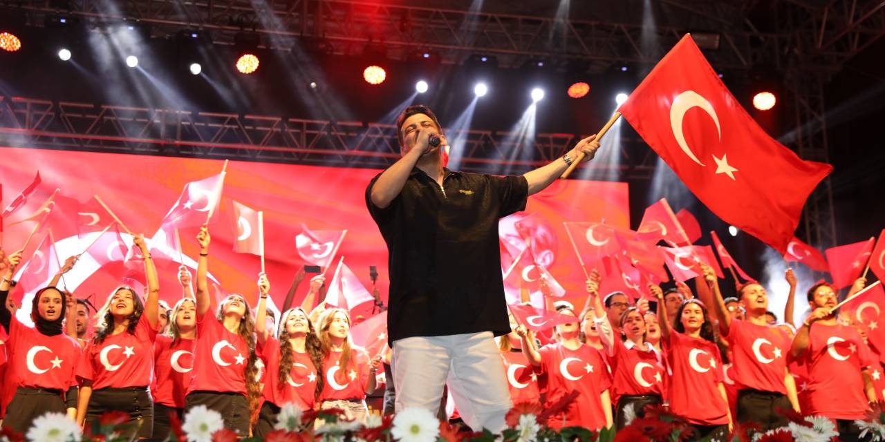 Cumhuriyet'in 102. yılı Alanya'da büyük coşkuyla kutlandı