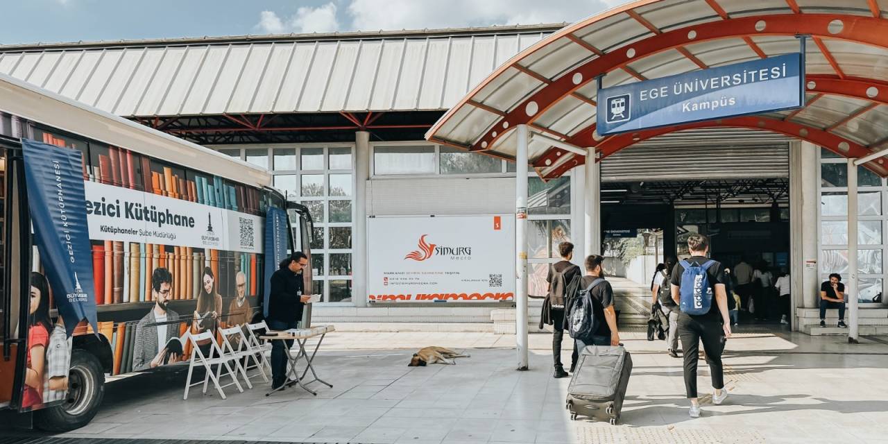 Ege Üniversitesi'nde Gezici Kütüphane hizmete girdi