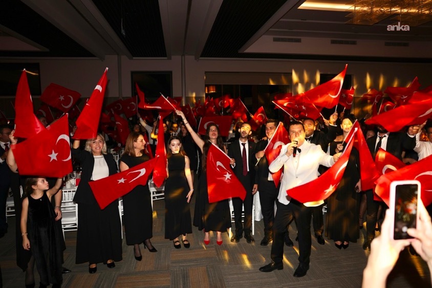 Cumhuriyet'in 102. yılı Çeşme'de coşkuyla kutlandı