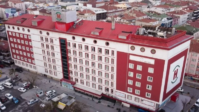 Eski Sağlık Bakanı’nın hastanesi sessiz sedasız satıldı