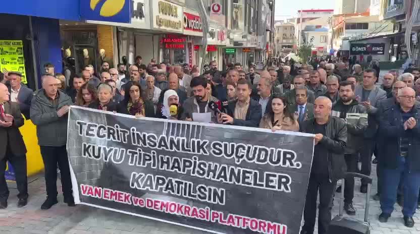 Van'da kuyu tipi hapishanelerin kapatılması için basın açıklaması yapıldı