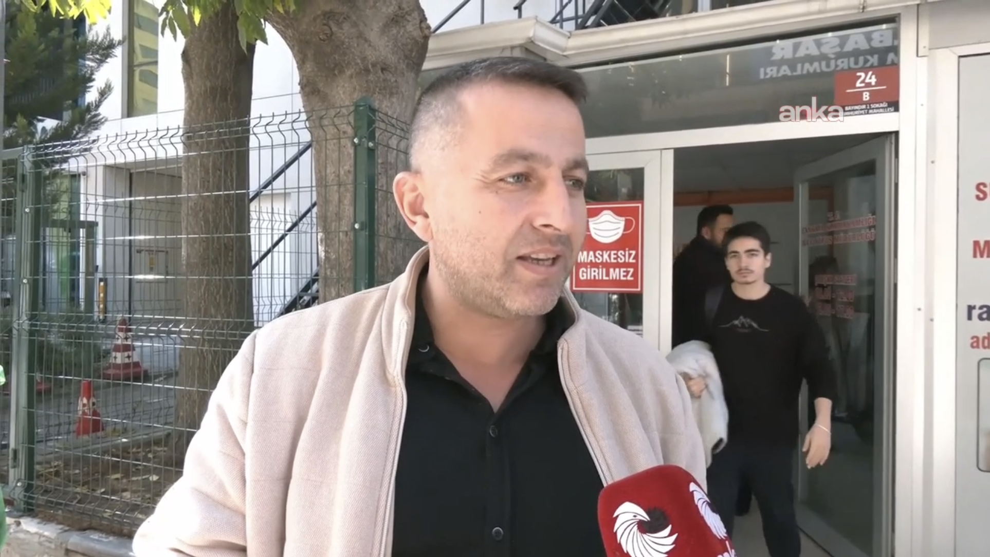 Ehliyet yenilemeyi son güne bırakan vatandaş konuştu: "Son güne kadar bekledim. Baktım devlet caymıyor, mecburen geldim"