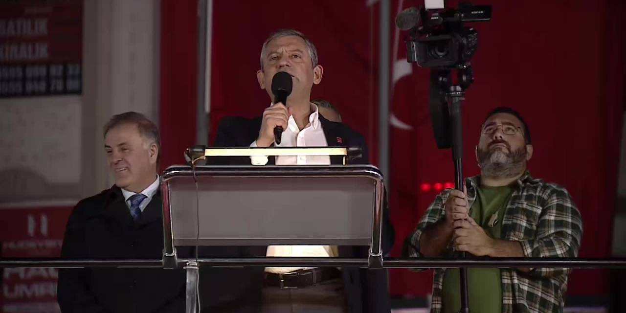 Esenyurt'ta miting coşkusu: Özgür Özel'den sert mesajlar