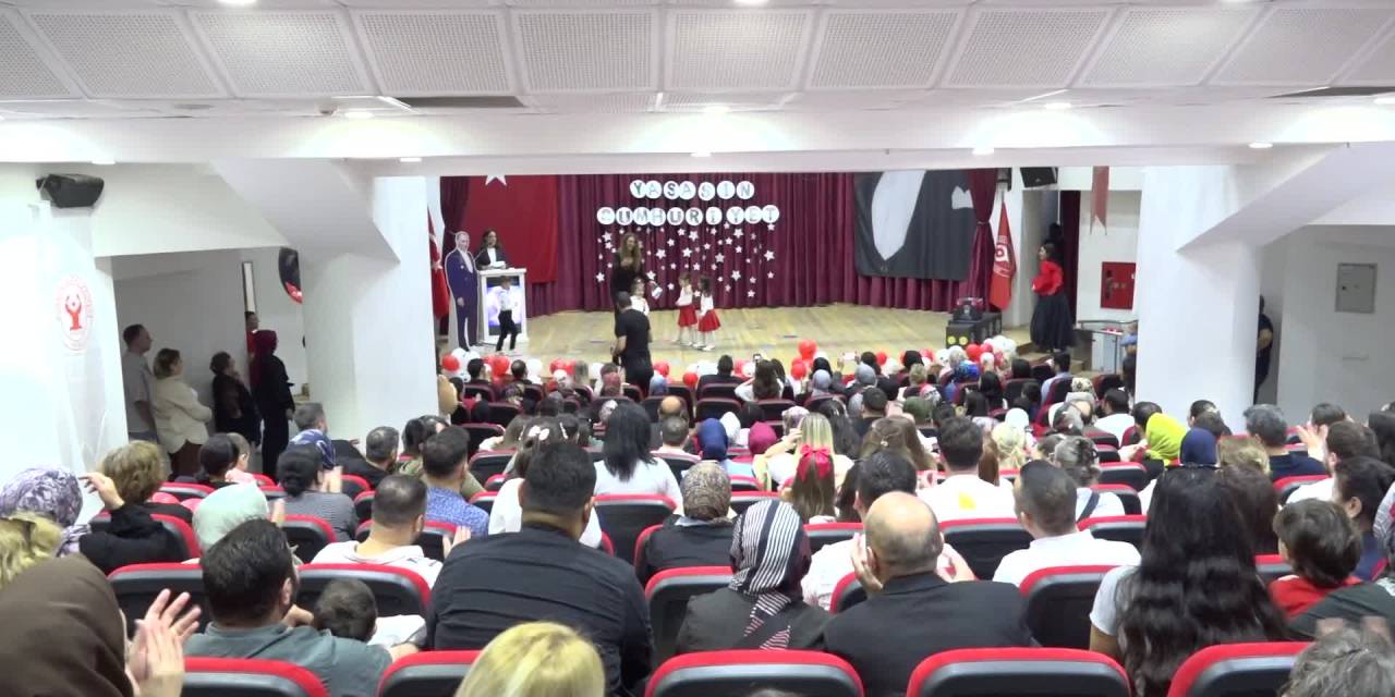 Bornovalı çocukların Cumhuriyet Bayramı coşkusu