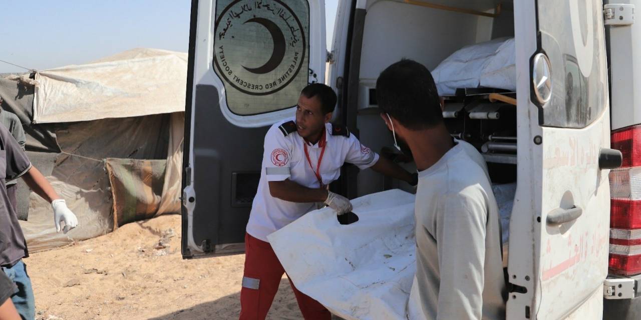 Hamas, iki İsrailli rehinenin cenazesini teslim etti