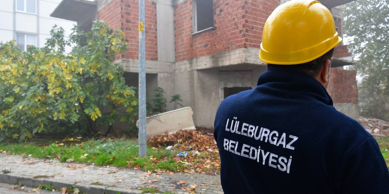 Metruk binaların yıkımı Lüleburgaz'da devam ediyor