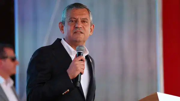 Cuma namazı çıkışında konuştu: Özgür Özel'den Bahçeli-Erdoğan krizine ilişkin ilk yorum