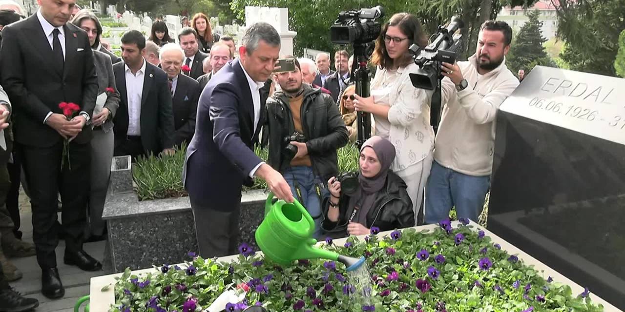 Erdal İnönü anıldı: Siyasette mizah ve ciddiyet bir arada