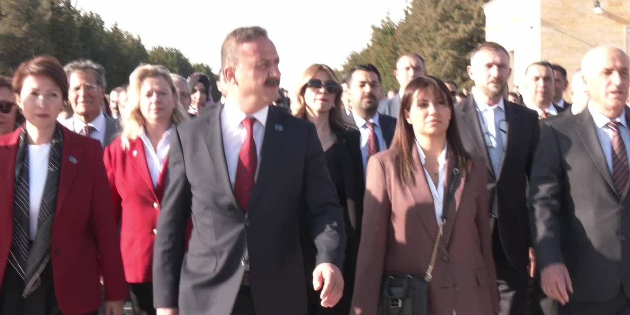 Yavuz Ağıralioğlu Anıtkabir'de vatan sevgisini dile getirdi