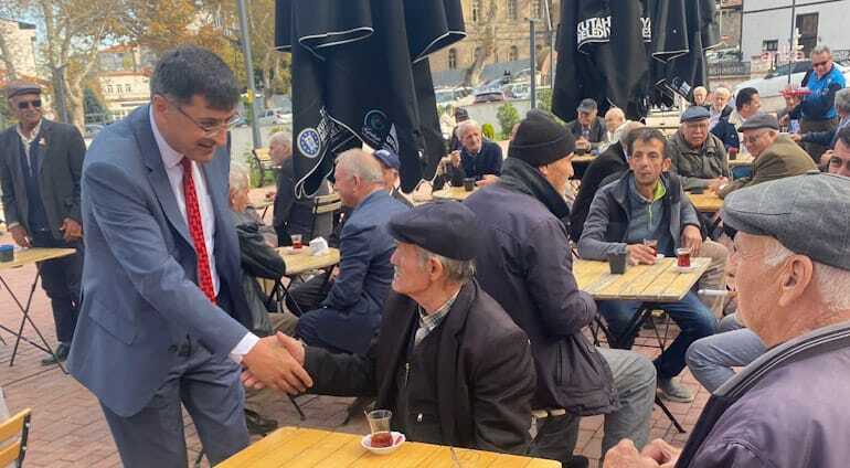 Kütahya Belediye Başkanı Kahveci, Çamlıbahçe'de vatandaşlarla buluştu