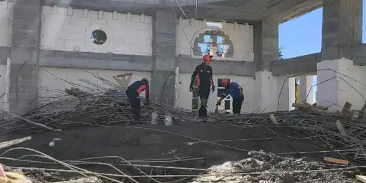 Adıyaman'da inşaat halindeki caminin kubbesi çöktü: Çok sayıda işçi yaralandı!