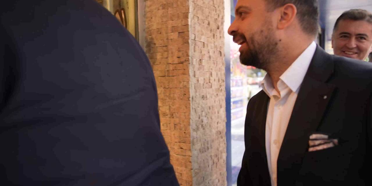 Dutlulu, esnafa destek için Şehzadeler ve Yunusemre'de