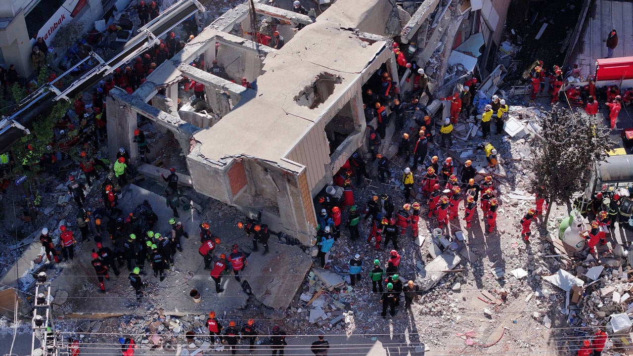 Gebze'de çöken bina: Ulaştırma Bakanlığı mı sorumlu?