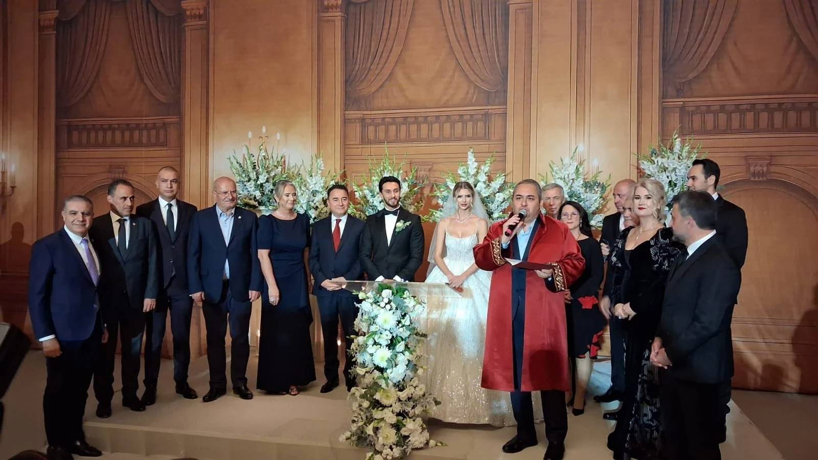 Mansur Yavaş'tan Ali Babacan'a CHP'li ve AKP'li vekiller... Siyaset bu düğünde bir araya geldi!