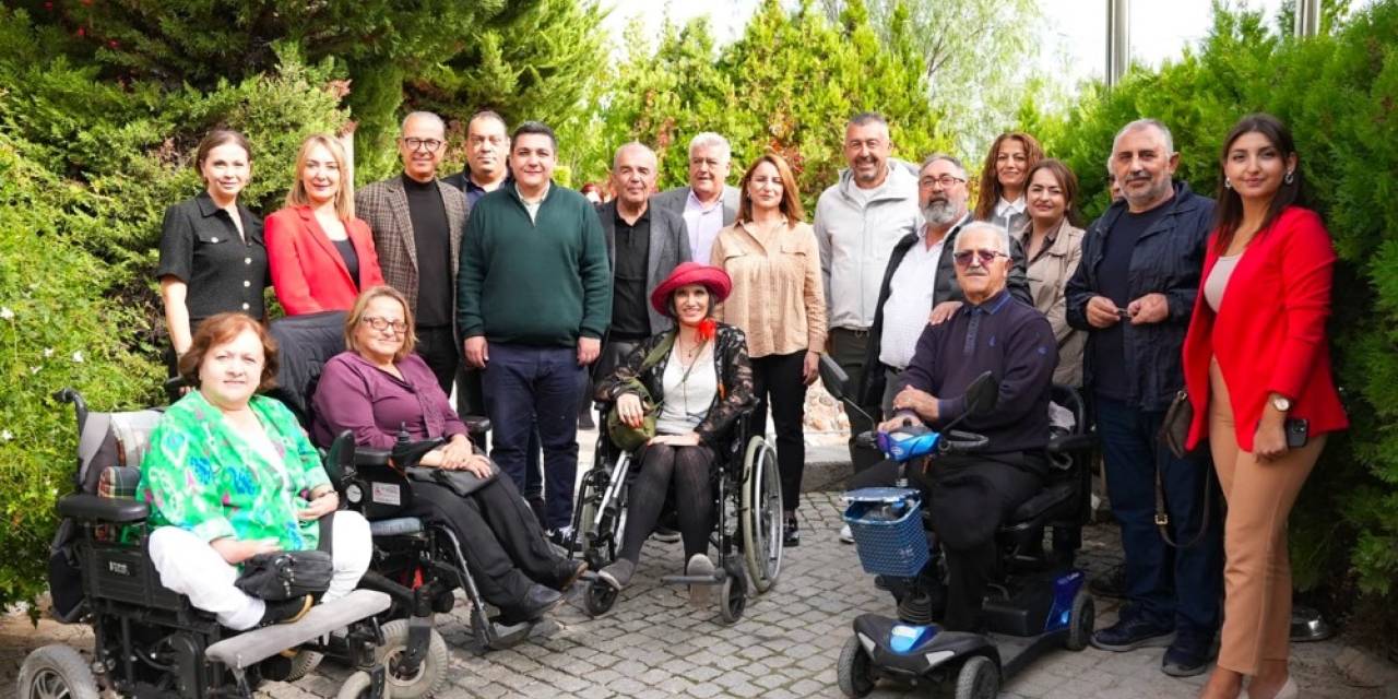 Çeşme Belediyesi, Alaçatı Ek Hizmet Binası ile Kırmızı Bayrak ödülünü kazandı