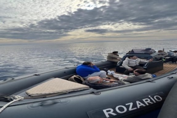 Bodrum'da yurt dışına kaçmaya çalışan 9 FETÖ şüphelisi yakalandı