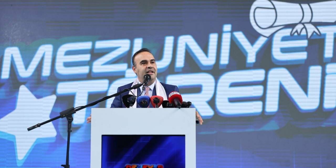 Bakan Kacır: Gençlerimize duyduğumuz güvenle geleceği inşa ediyoruz