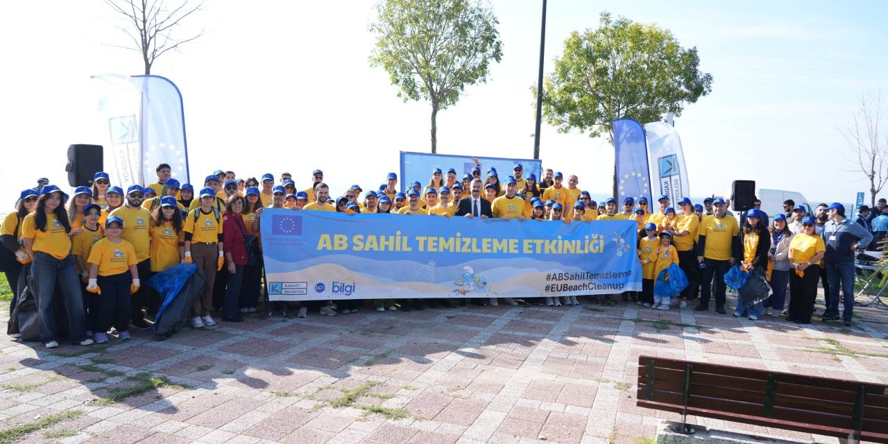 Caddebostan Sahili'nde etkili temizlik çalışması