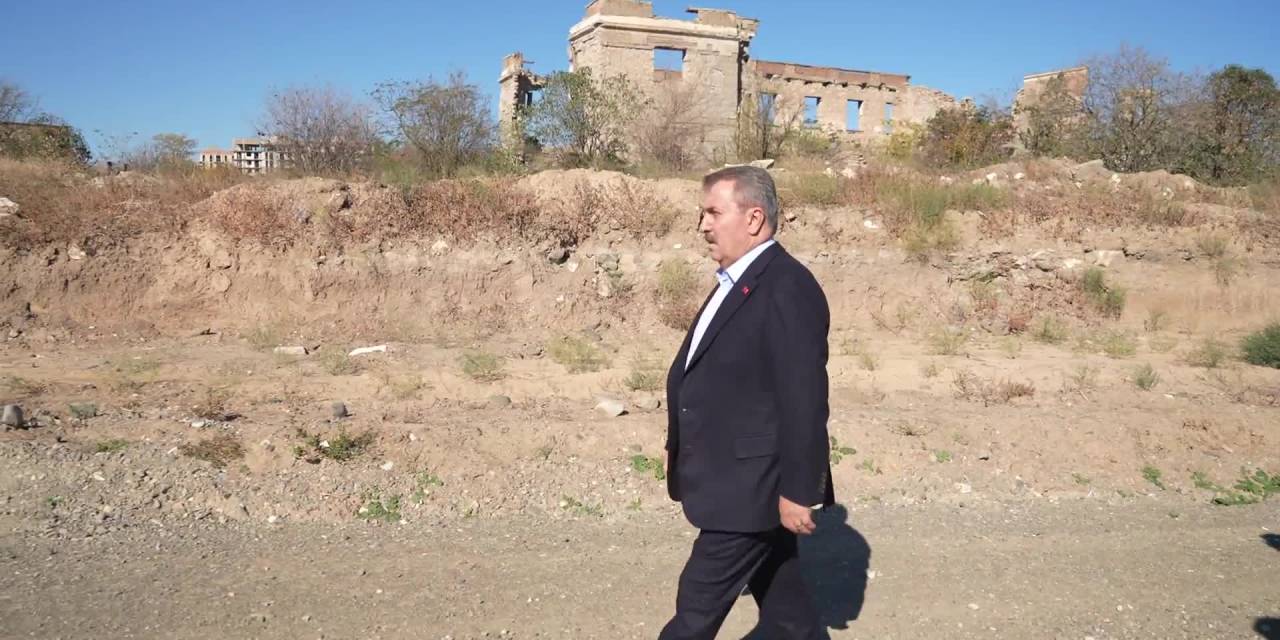 Destici, Azerbaycan Ağdam Şehitliği'ni ziyaret etti