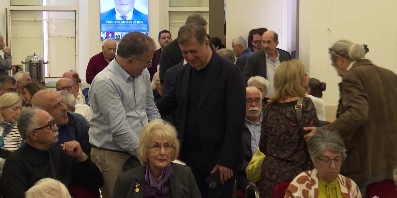 Cemil Tugay, İzmir Tabip Odası’nın 96. yıl dönümünde sağlık çalışanlarıyla bir araya geldi