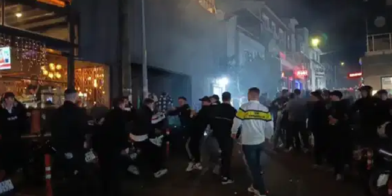 Tekirdağ’da 'derbi' kavgası... Taraftarlar mahalleyi savaş alanına çevirdi: 5 kişi yaralandı