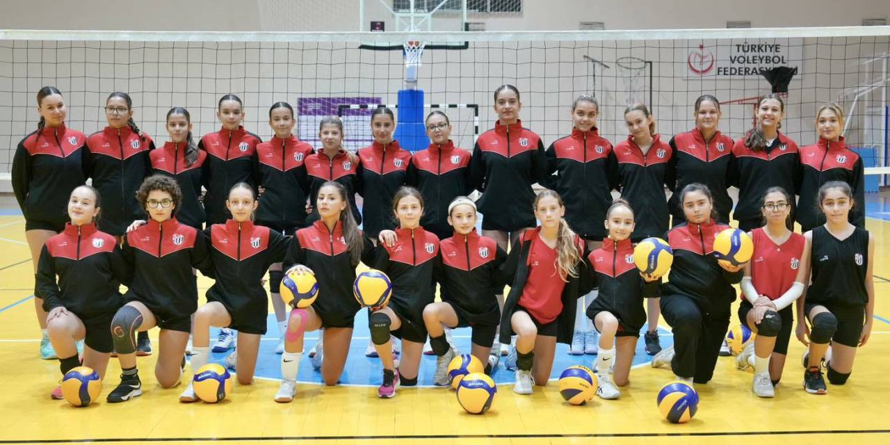 Burhaniye Belediyespor, genç yeteneklerle 2025-2026 sezonuna hazır