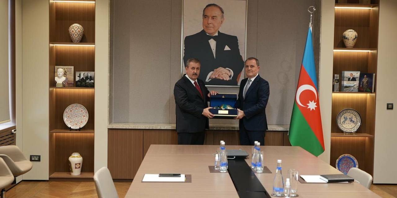 Destici, Azerbaycan Dışişleri Bakanı Bayramov ile bir araya geldi