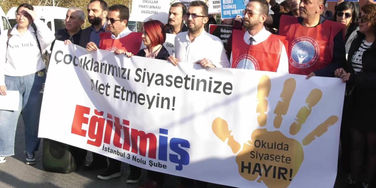 Küçükçekmece’de siyasi simgeye itiraz: Öğrenciler protesto etti