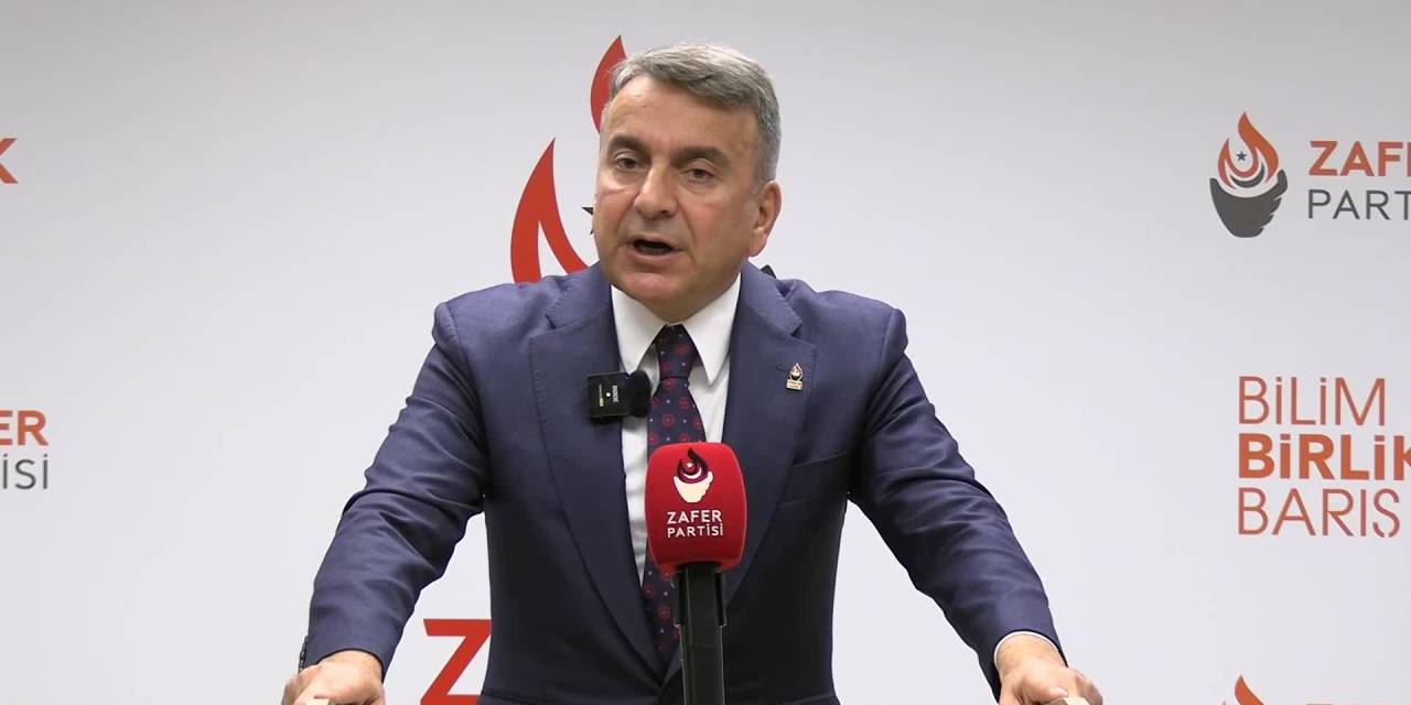 Karamahmutoğlu'ndan AKP'ye sert eleştiriler