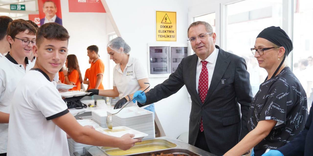 Ayvalık'ta Bin 700 Öğrenci Öğrenci Kent Lokantalarından Faydalanıyor