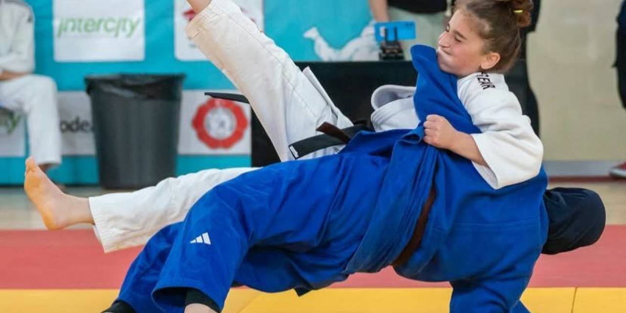 İzmir judosu, yenilgisiz şampiyonlukla taçlandı