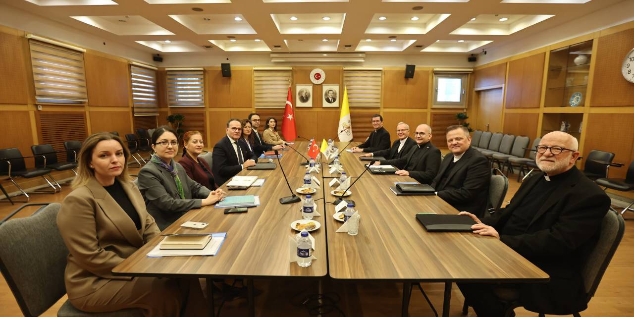 Türkiye ve Vatikan'dan önemli siyasi görüşme
