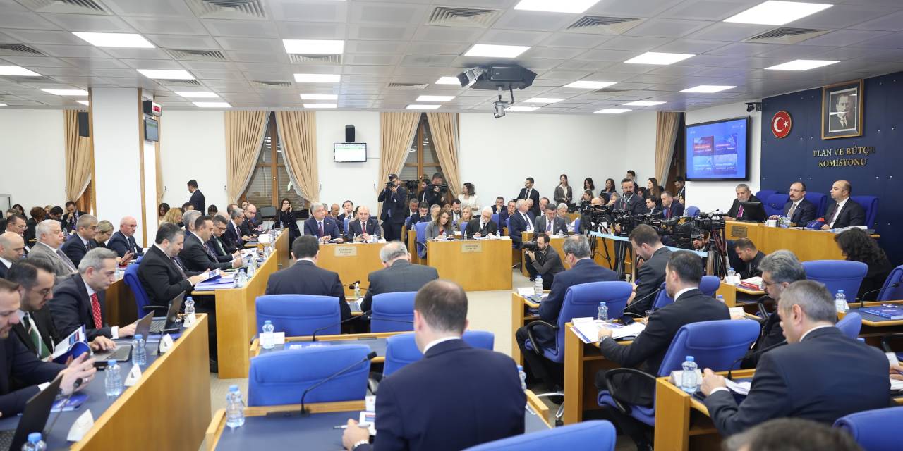 2026 bütçesi TBMM'de tartışılmaya başlandı; İYİ Partili Uz: Paranın harcanma biçimi kaderimizi belirler