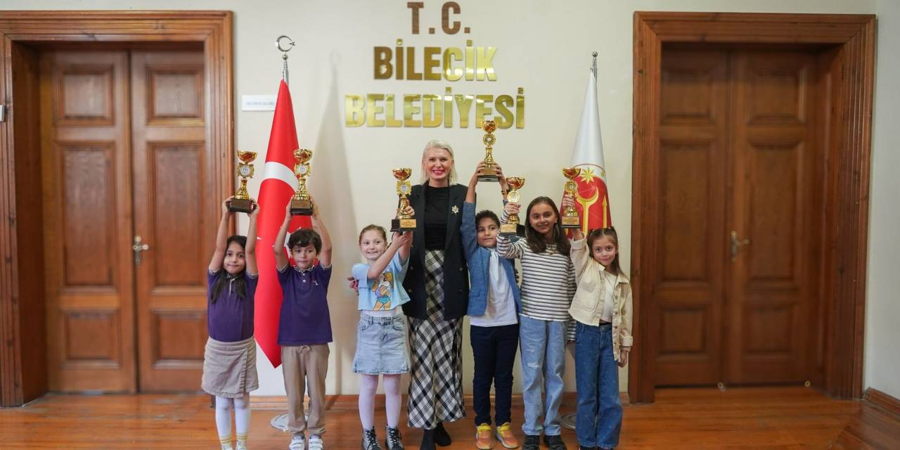 Bilecik'te şiir ve resim yarışması ödülleri sahiplerini buldu