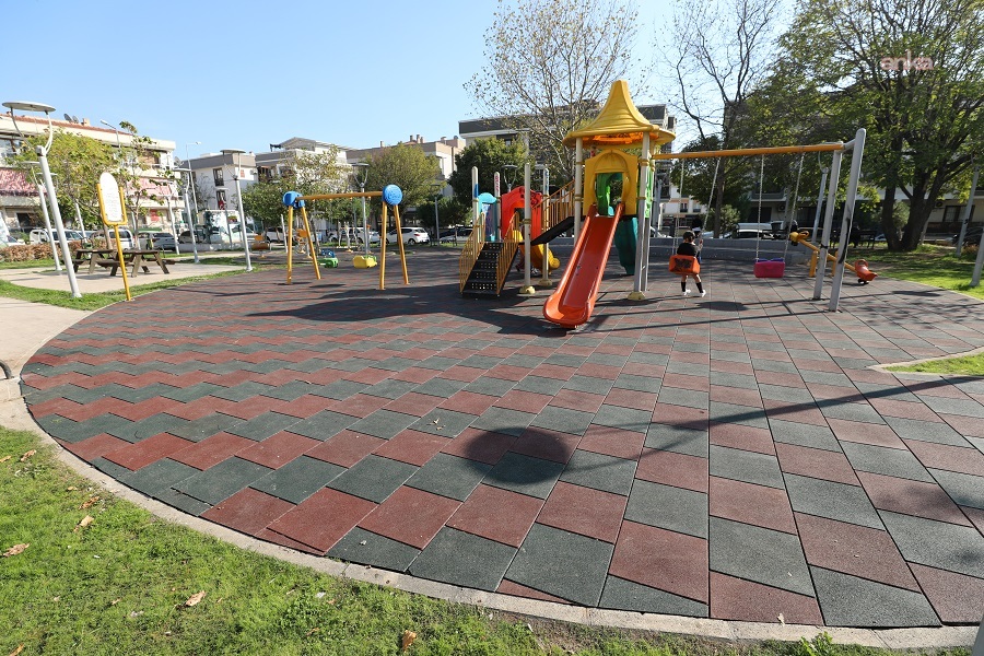 Menderes'te çocuk parkları yeniden hayat buluyor