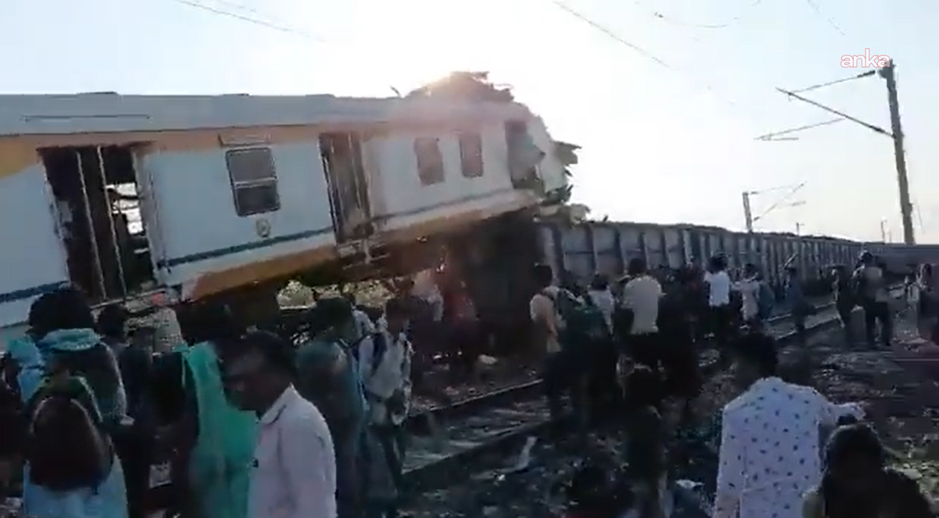 Hindistan'da tren kazası: 11 kişi öldü