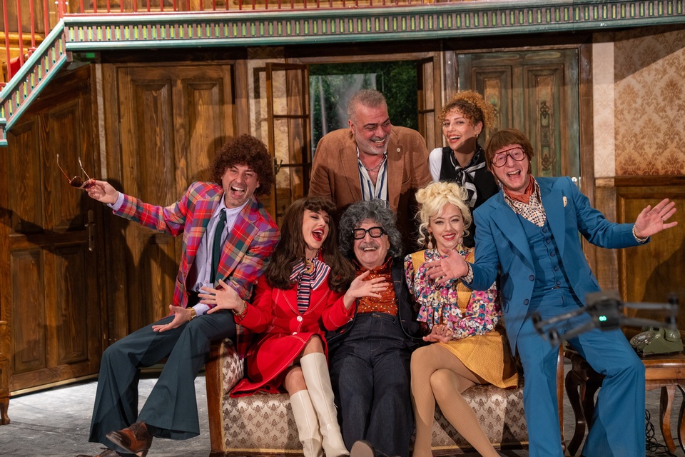 Sezonun en kahkahalı oyunu sahnede: “Oyunun Oyunu” 12 Kasım’da prömiyer yapıyor