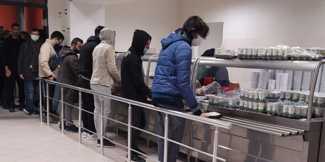 Marmara Üniversitesi'nde 25’ten fazla öğrenci yemekten zehirlendi