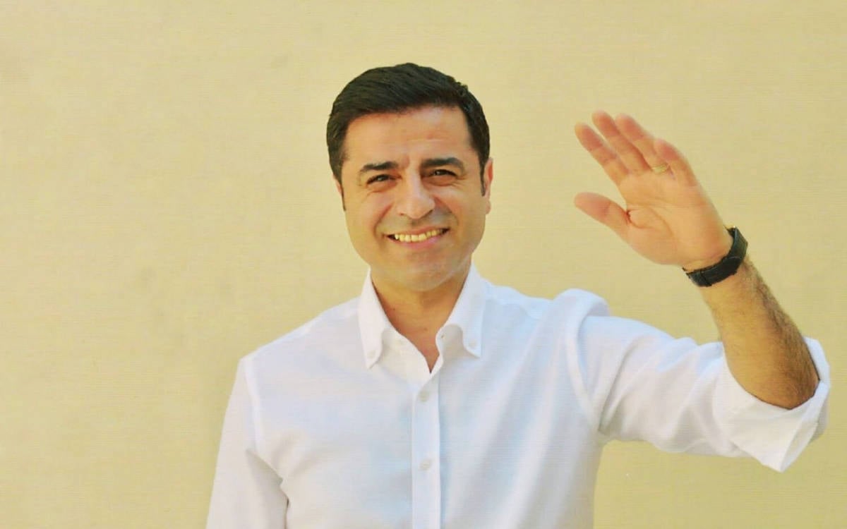 Demirtaş'tan liderlere ve vekillere çağrı: Gençleri gönderdiniz, şimdi sıra sizde