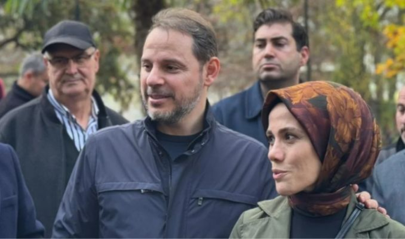 Artık basına poz vermeye başladı: Berat Albayrak’tan Şeyh Edebali Türbesi’ne ziyaret