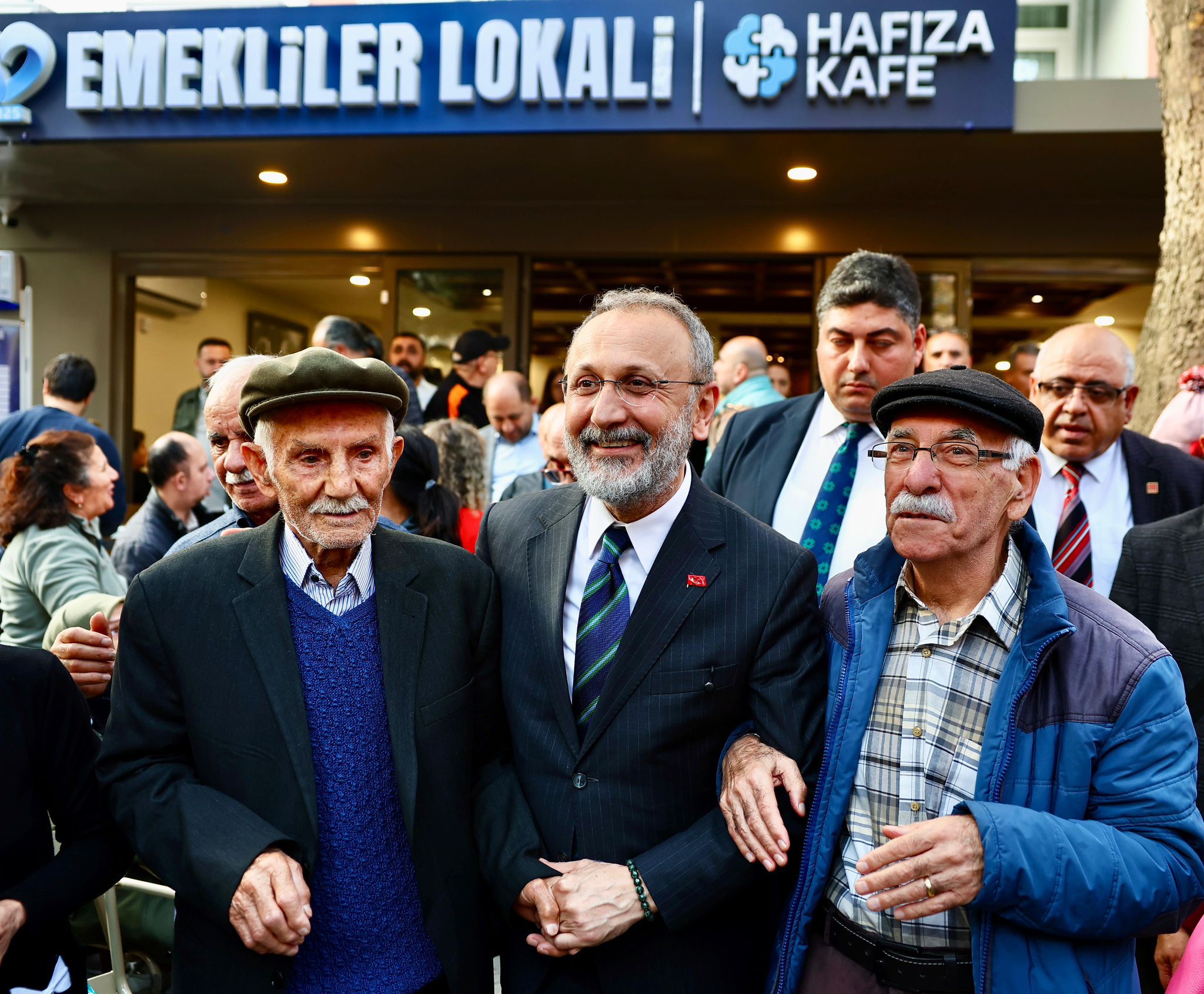 Emekliler için kağıt ve okey yok, artık Monopoly var