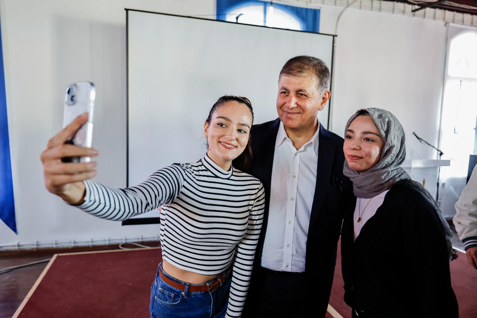 Yuvamız İzmir çocukları, üniversiteli abla ve ağabeyleri ile buluşuyor