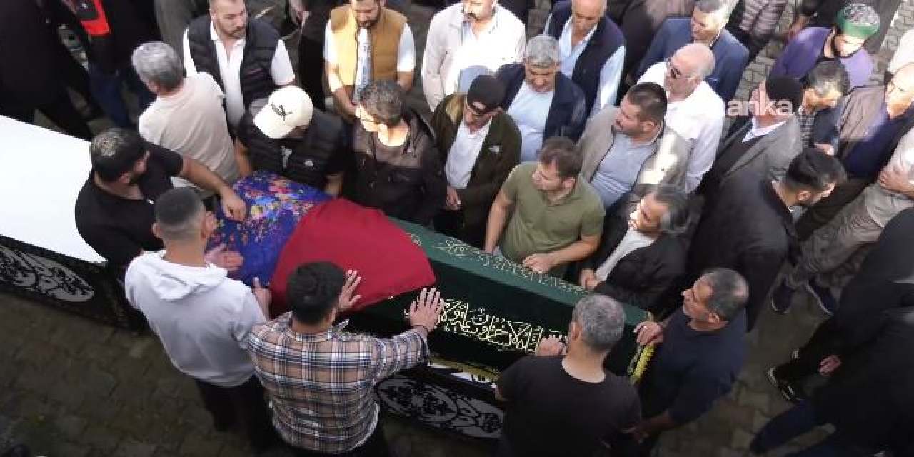 Parfüm fabrikası yangınında ölen çocuk işçiler toprağa verildi