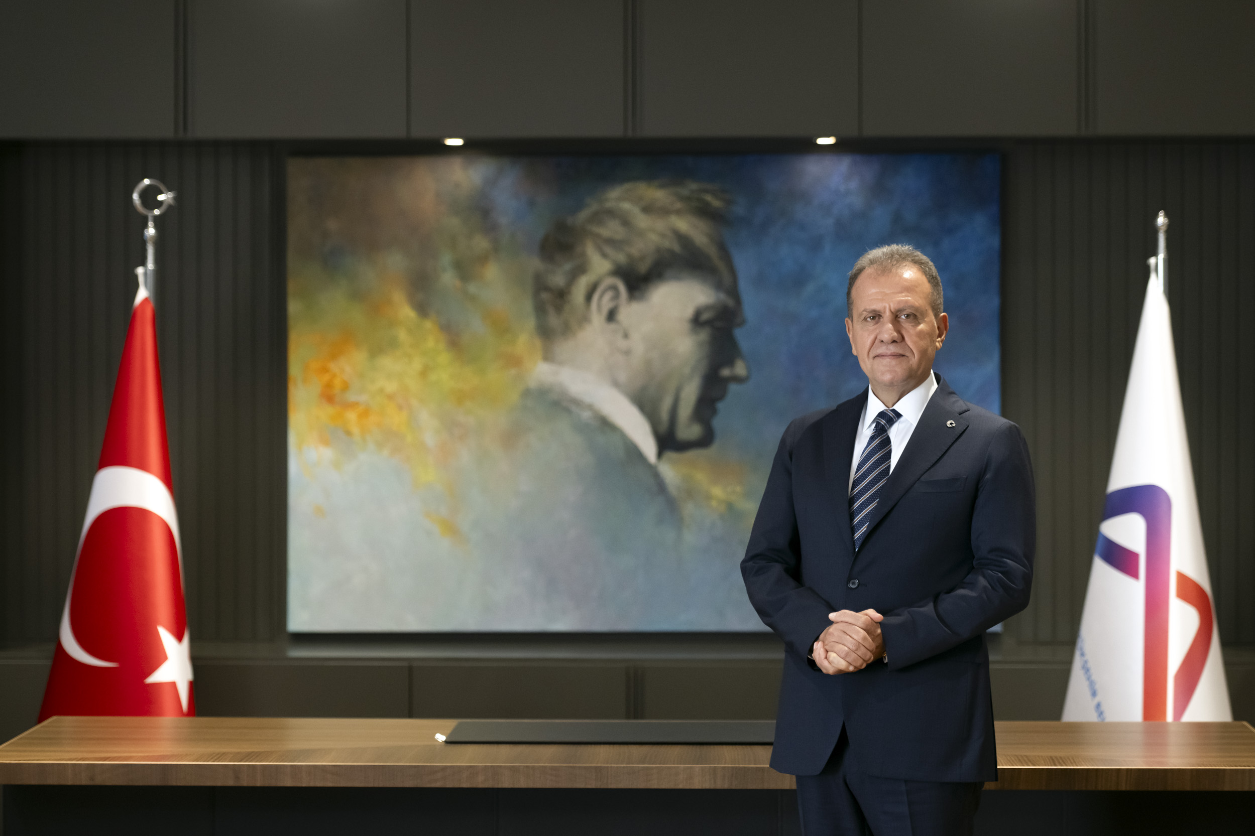 Vahap Seçer'den 10 Kasım mesajı: "Onun yolunda, onun ışığıyla, birlikte hep daha ileriye!”