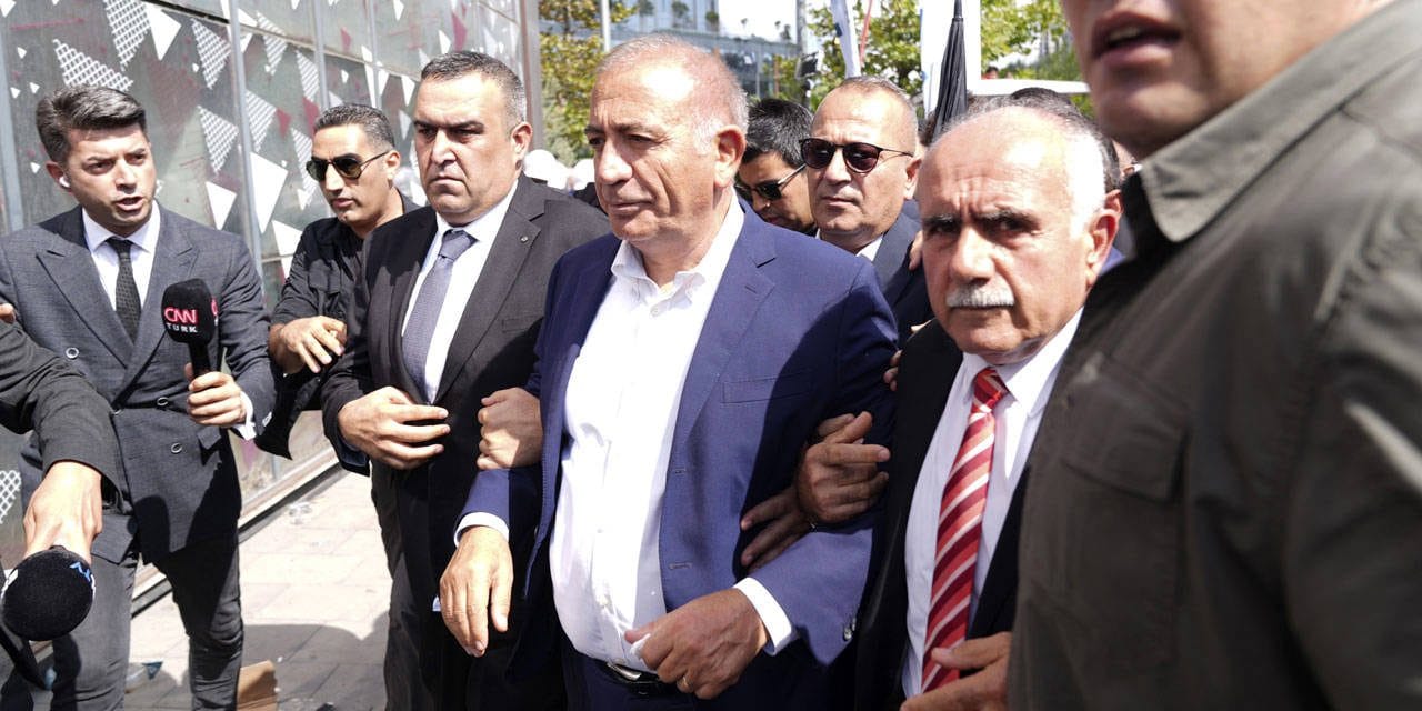 Gürsel Tekin iktidara yakın gazeteye CHP'yi eleştirdi: Hindistan'dan, Pakistan'dan troll orduları tuttular