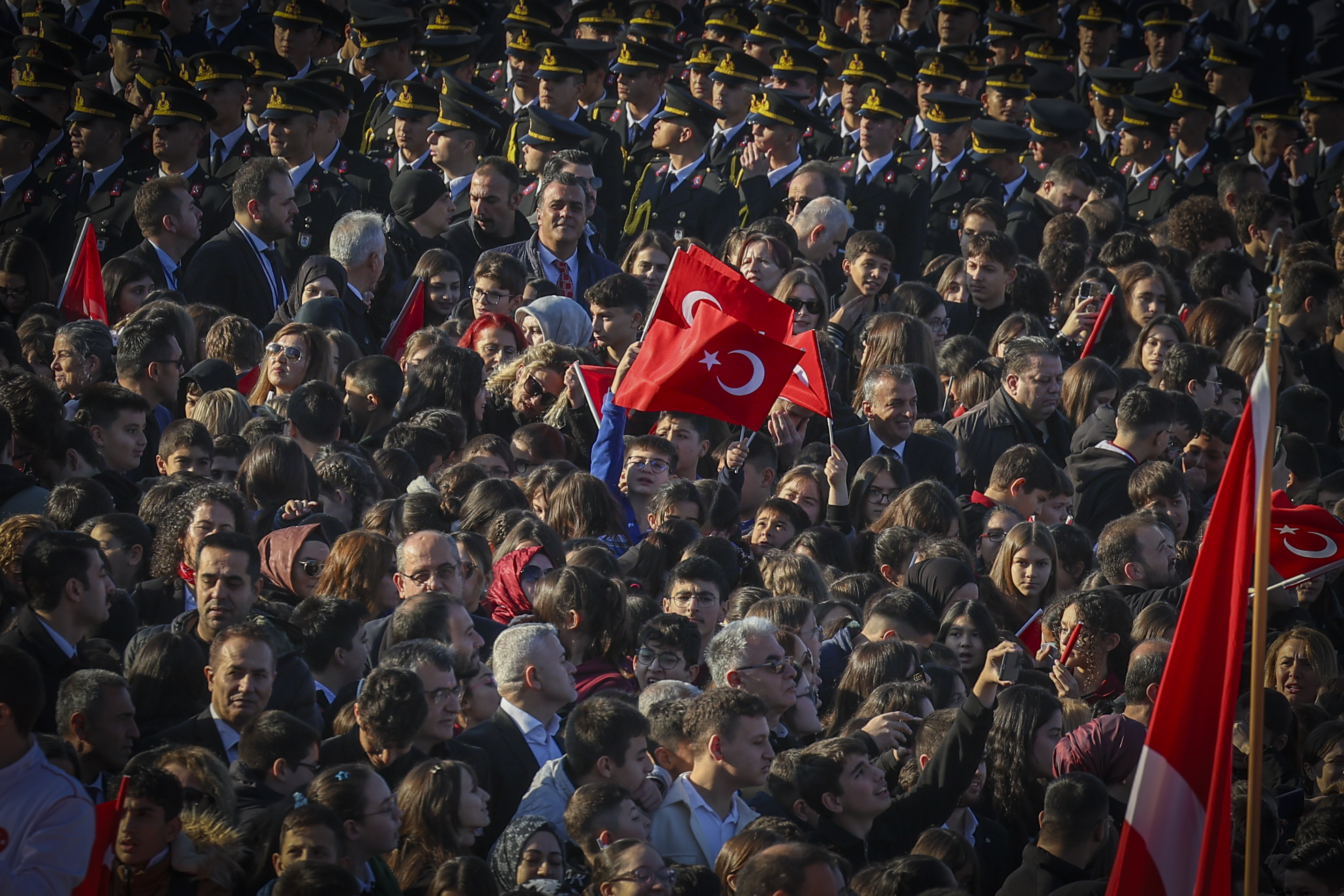 Devlet erkanı Anıtkabir'de: Mustafa Kemal Atatürk anılıyor