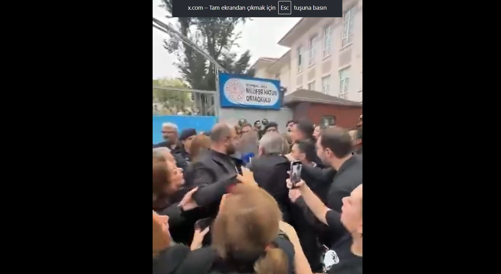 10 Kasım'da Atatürk'ü okul bahçesinde anmak isteyenlere polis engeli!