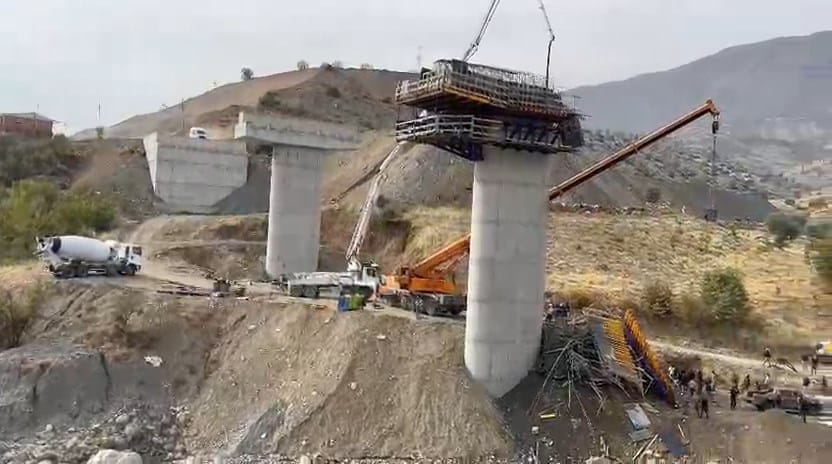 Viyadük inşaatında iskele çöktü: 3 işçi öldü, 2 işçi ağır yaralandı