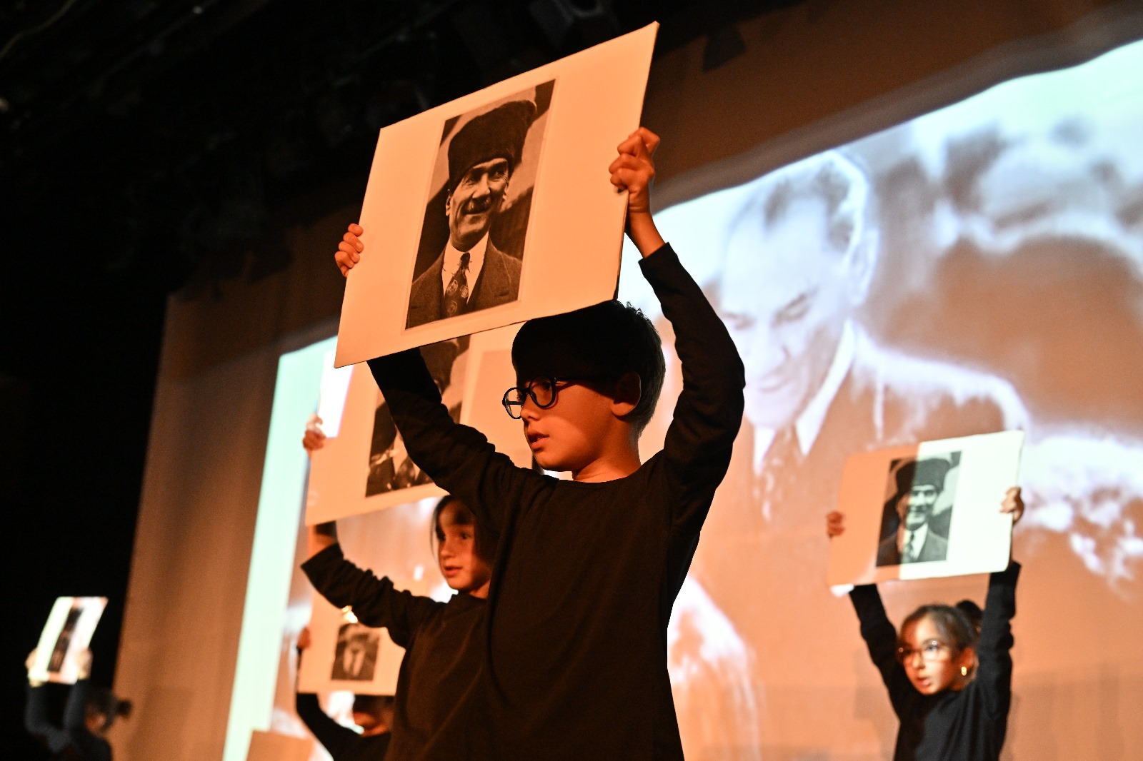 Miniklerden Ata’ya sevgi dolu anma